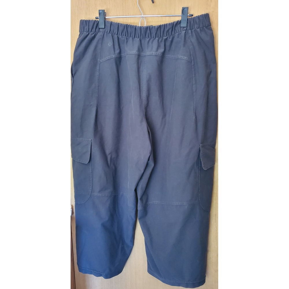 Lululemon Light Utilitech Cargo HR Crop (Size 12-14)